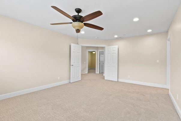 Empty room, Interior, Recessed Lighting