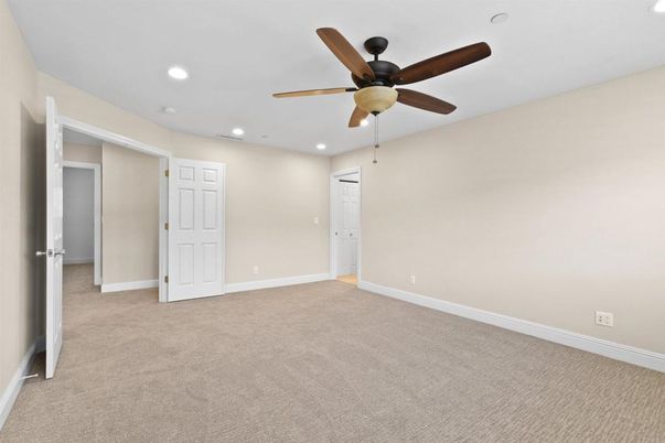 Empty room, Interior, Recessed Lighting