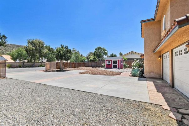 Backyard, Exterior