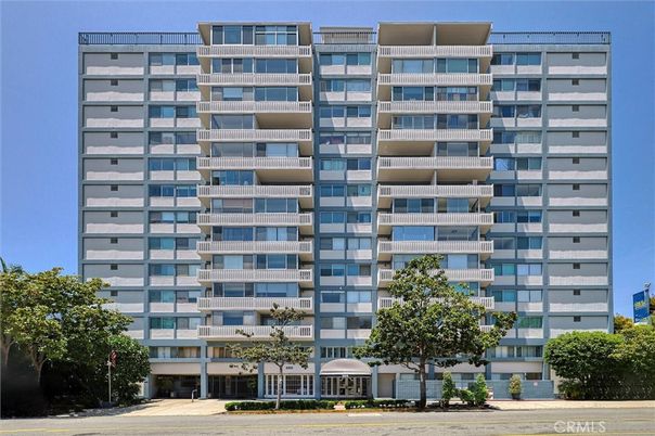 Exterior, Facade, Highrise