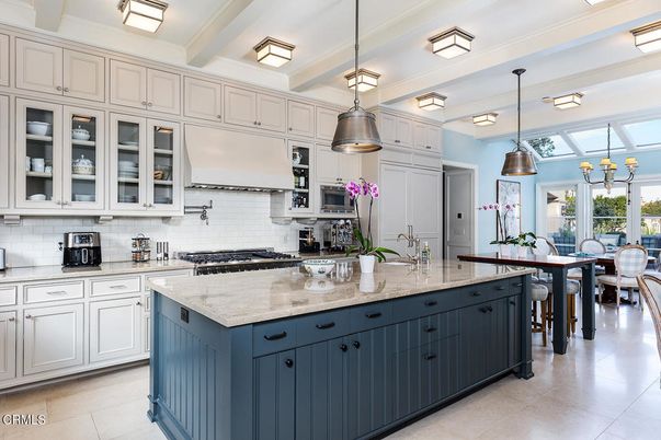 Dining room, Interior, Kitchen, Pendant Lights, Stainless Steel Appliances