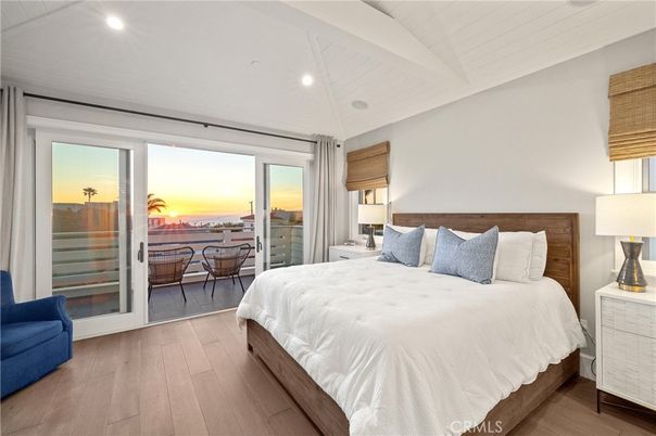 Bedroom, Interior, Recessed Lighting, Water, Wood Texture Flooring
