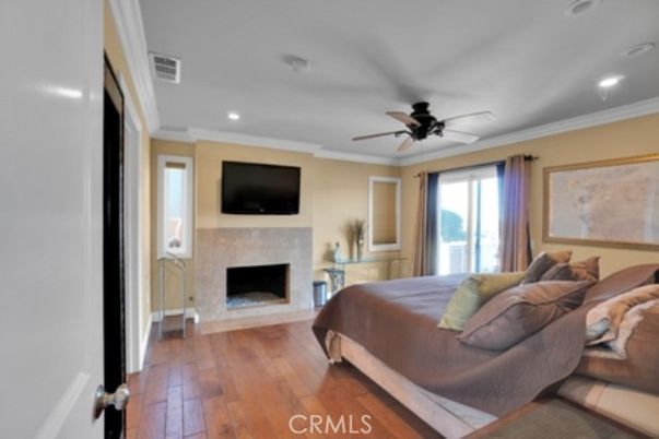 Bedroom, Fireplace, Interior, Recessed Lighting, Wood Texture Flooring