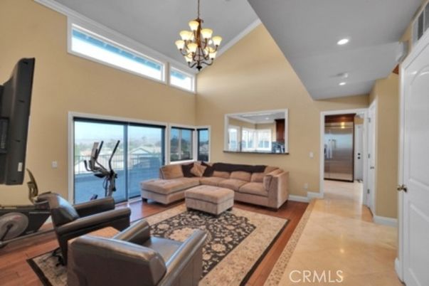 Chandelier, Fitness Equipment, Interior, Living room, Recessed Lighting