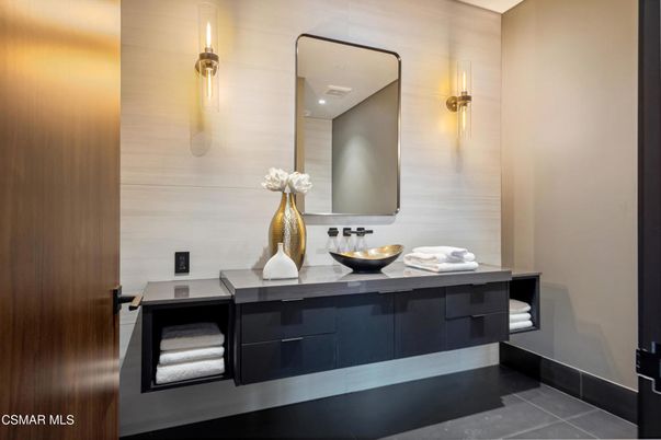 Bathroom, Dual Sink Vanities, Interior