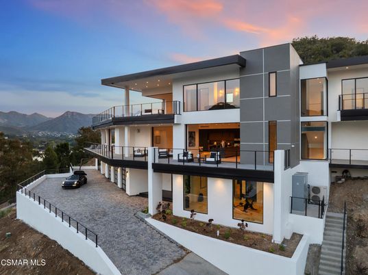 Exterior, Facade, Modern