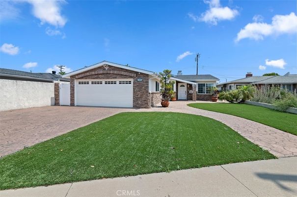 Attached, Exterior, Facade, Brick Facade, Ranch