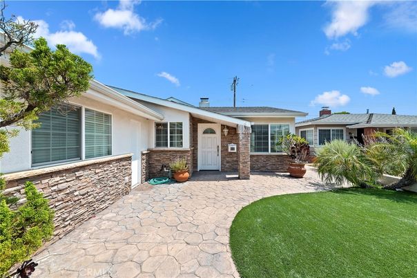 Backyard, Exterior, Facade, Brick Facade, Ranch