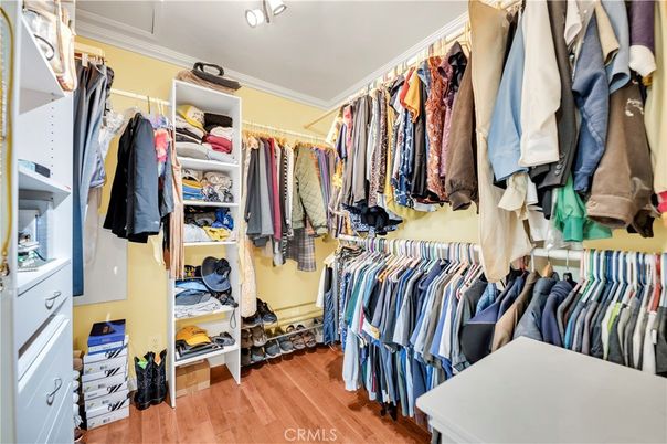 Interior, Walk-in Closets, Wood Texture Flooring