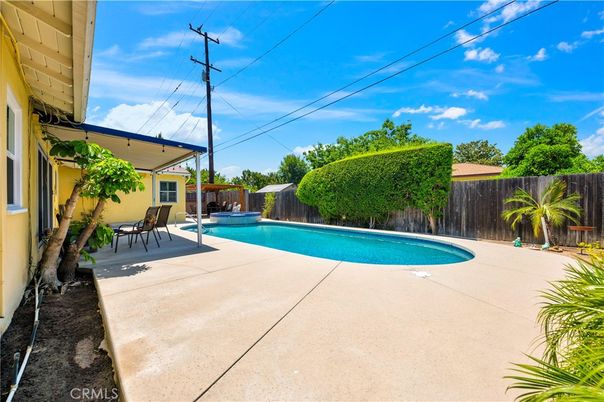 Exterior, Pool