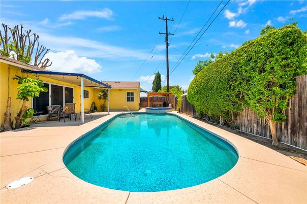 Exterior, Pool