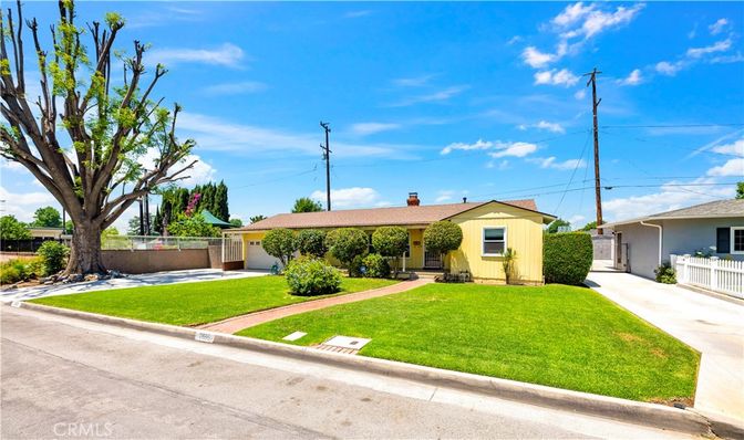 Backyard, Exterior, Facade, Ranch