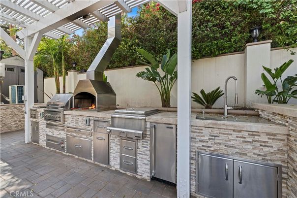 Exterior, Fireplace