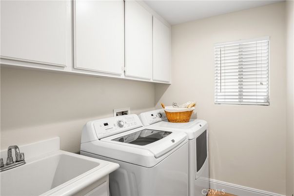 Interior, Washer, Wood Texture Flooring