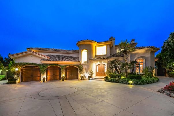 Attached, Exterior, Facade, Mediterranean