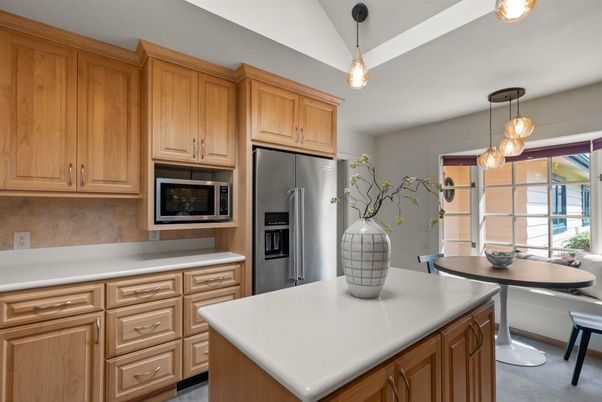 Dining room, Interior, Kitchen, Pendant Lights, Stainless Steel Appliances
