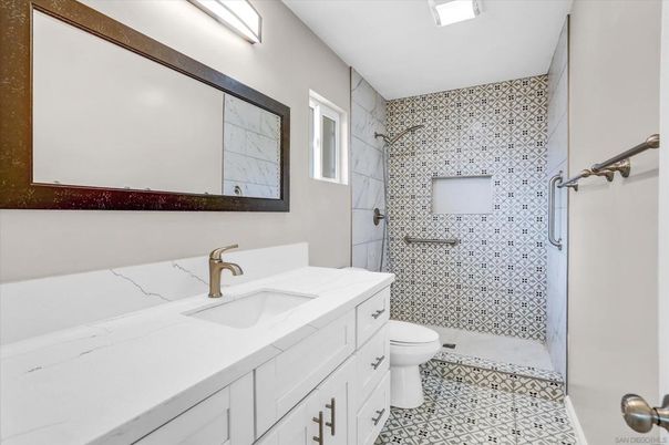 Bathroom, Interior, Recessed Lighting