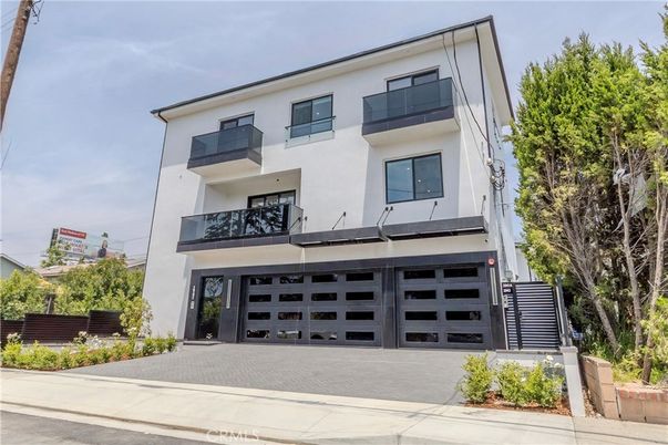 Attached, Exterior, Facade, Modern