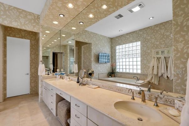 Bathroom, Dual Sink Vanities, Interior, Recessed Lighting