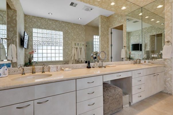 Bathroom, Dual Sink Vanities, Interior, Recessed Lighting