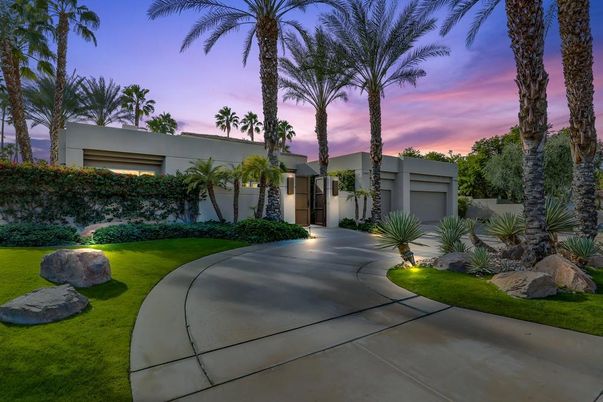 Attached, Backyard, Exterior, Facade, Modern
