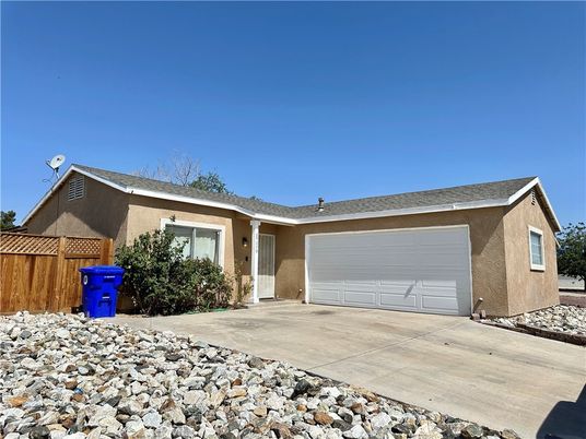 Attached, Exterior, Facade, Ranch