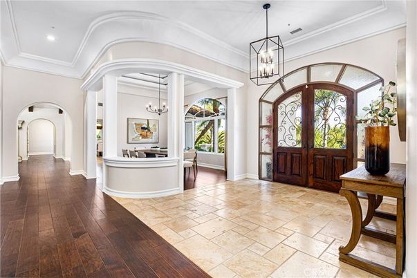 Chandelier, Dining room, Interior, Pendant Lights, Recessed Lighting, Wood Texture Flooring