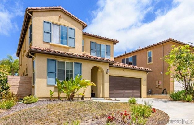 Attached, Exterior, Facade, Mediterranean