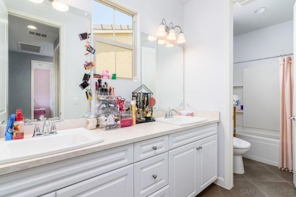 Bathroom, Dual Sink Vanities, Interior, Recessed Lighting