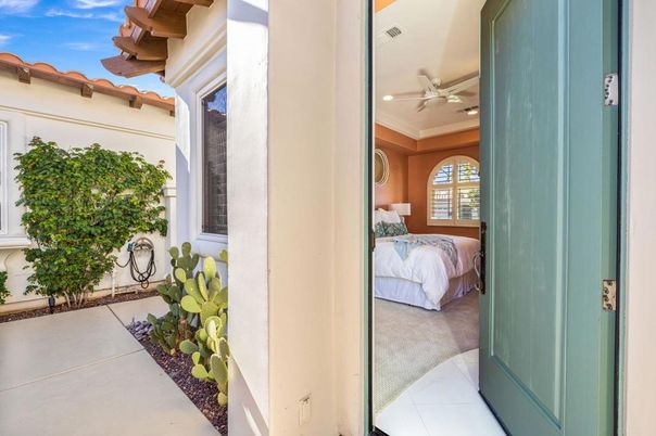 Bedroom, Exterior