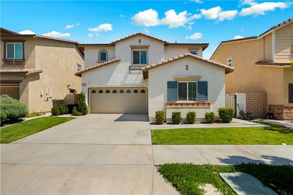 Attached, Exterior, Facade, Mediterranean