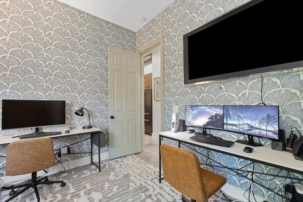 Home Office, Interior