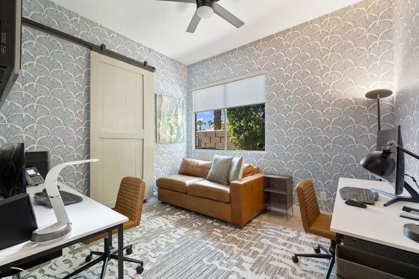 Home Office, Interior