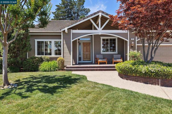 Exterior, Facade, Ranch
