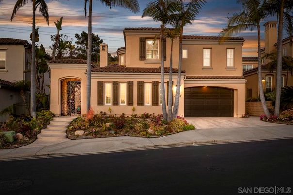 Attached, Exterior, Facade, Mediterranean
