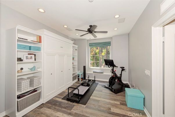 Fitness Equipment, Interior, Recessed Lighting, Wood Texture Flooring