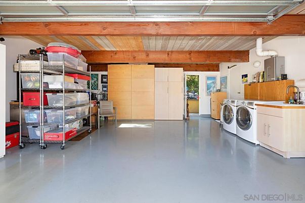 Garage, Interior, Washer, Wooden Beams