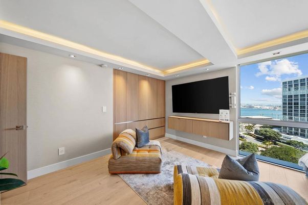 Interior, Living room, Recessed Lighting, Water, Wood Texture Flooring