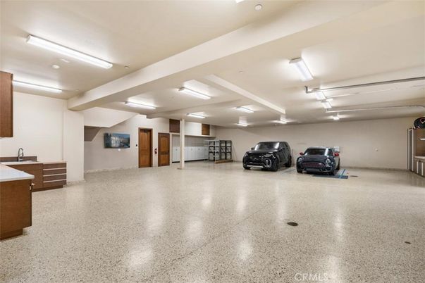 Garage, Interior