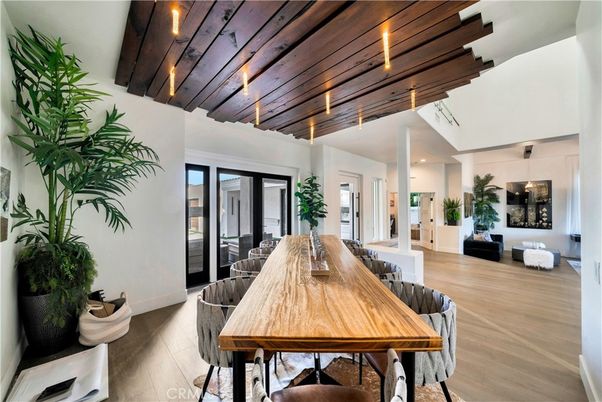 Dining room, Interior, Pendant Lights, Recessed Lighting, Wooden Beams, Wooden Ceilings, Wood Texture Flooring