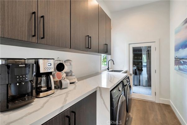 Interior, Kitchen, Washer, Wood Texture Flooring