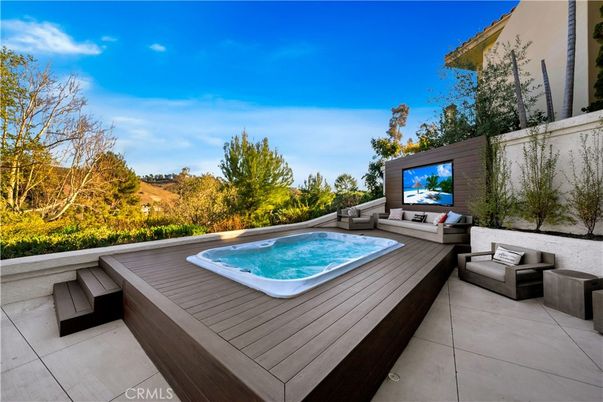 Exterior, Hot Tub