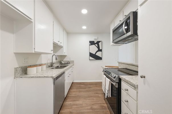Interior, Kitchen, Recessed Lighting, Washer, Wood Texture Flooring