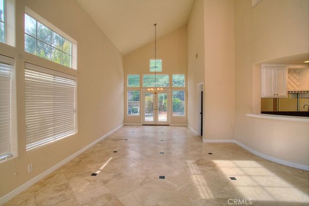 Empty room, Interior, Pendant Lights