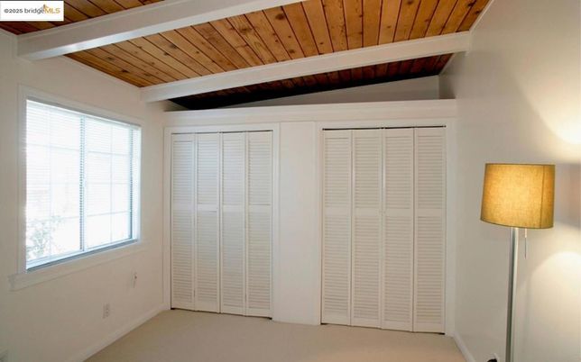 Empty room, Interior, Wooden Beams, Wooden Ceilings