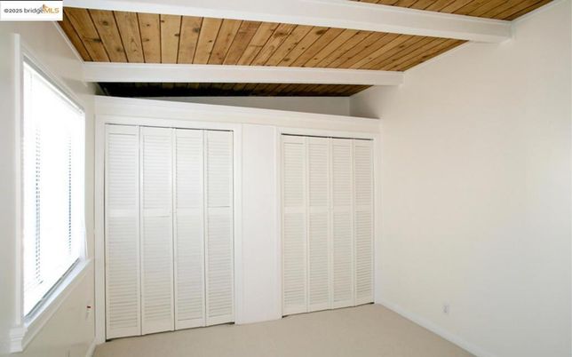 Empty room, Interior, Wooden Ceilings