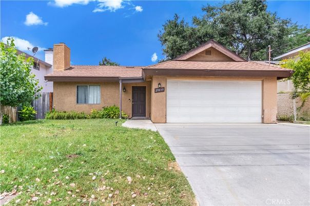 Attached, Exterior, Facade, Ranch