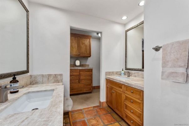 Bathroom, Dual Sink Vanities, Interior, Recessed Lighting