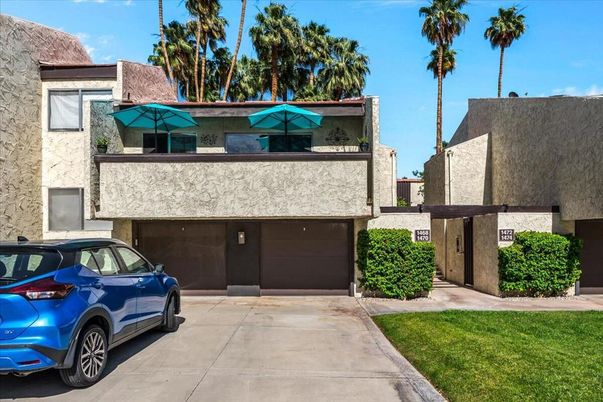 Attached, Exterior, Facade, Modern