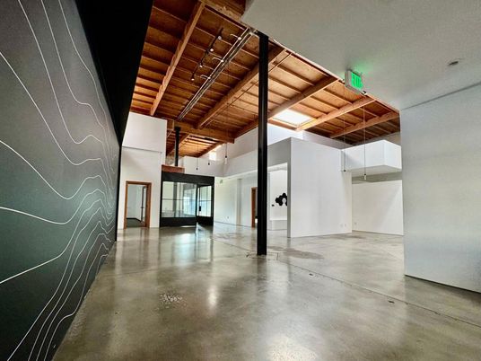 Empty room, Interior, Wooden Beams, Wooden Ceilings